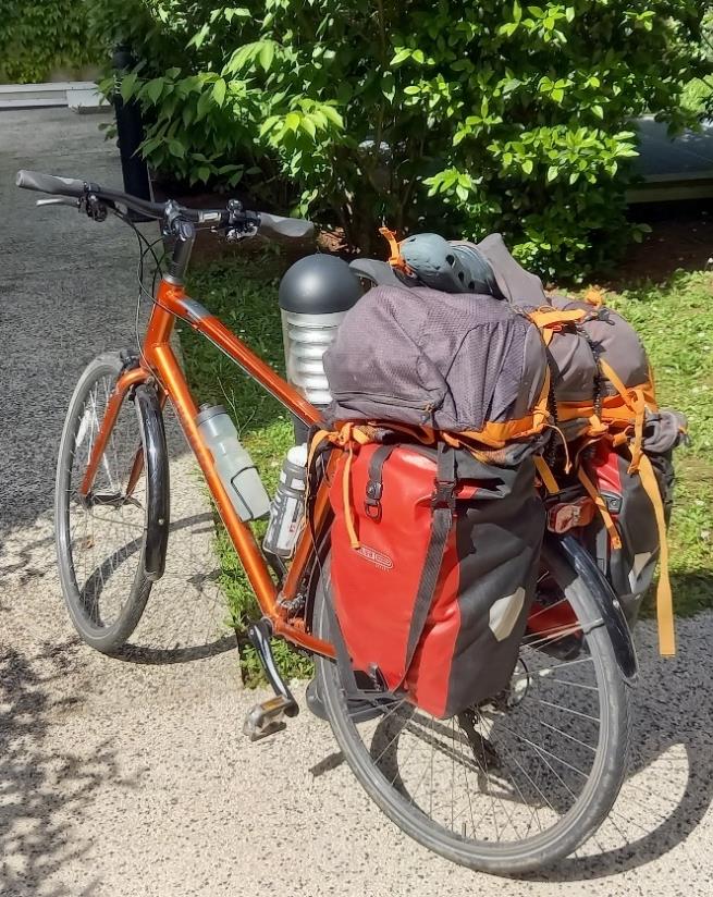 Vélo chargé à l'arrière